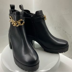 Chunky 3” Heeled Chelsea Boots with gold chain detail size 39 (7.5)
